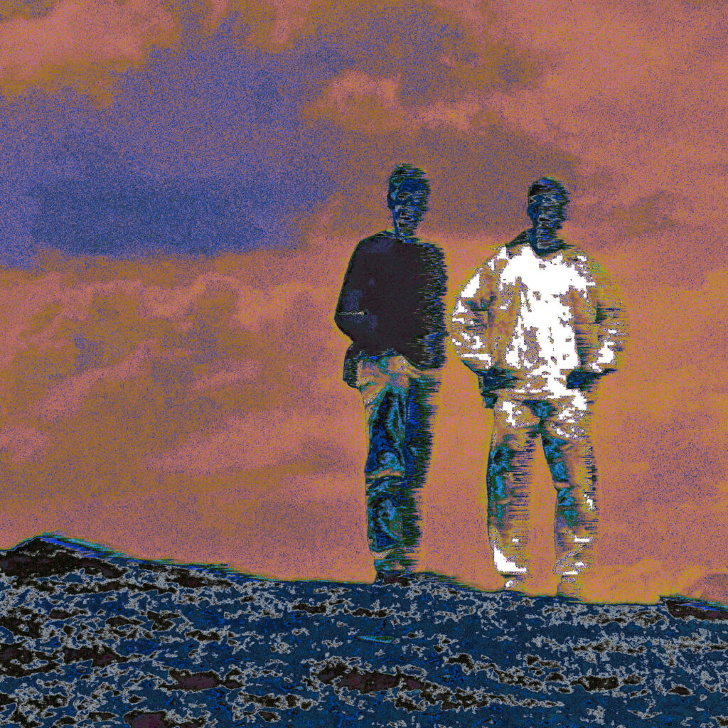 photo de mon père et de mon frère en 2006, lors d'une randonnée en montagne. Retouchée digitalement pour créer un effet glitché.